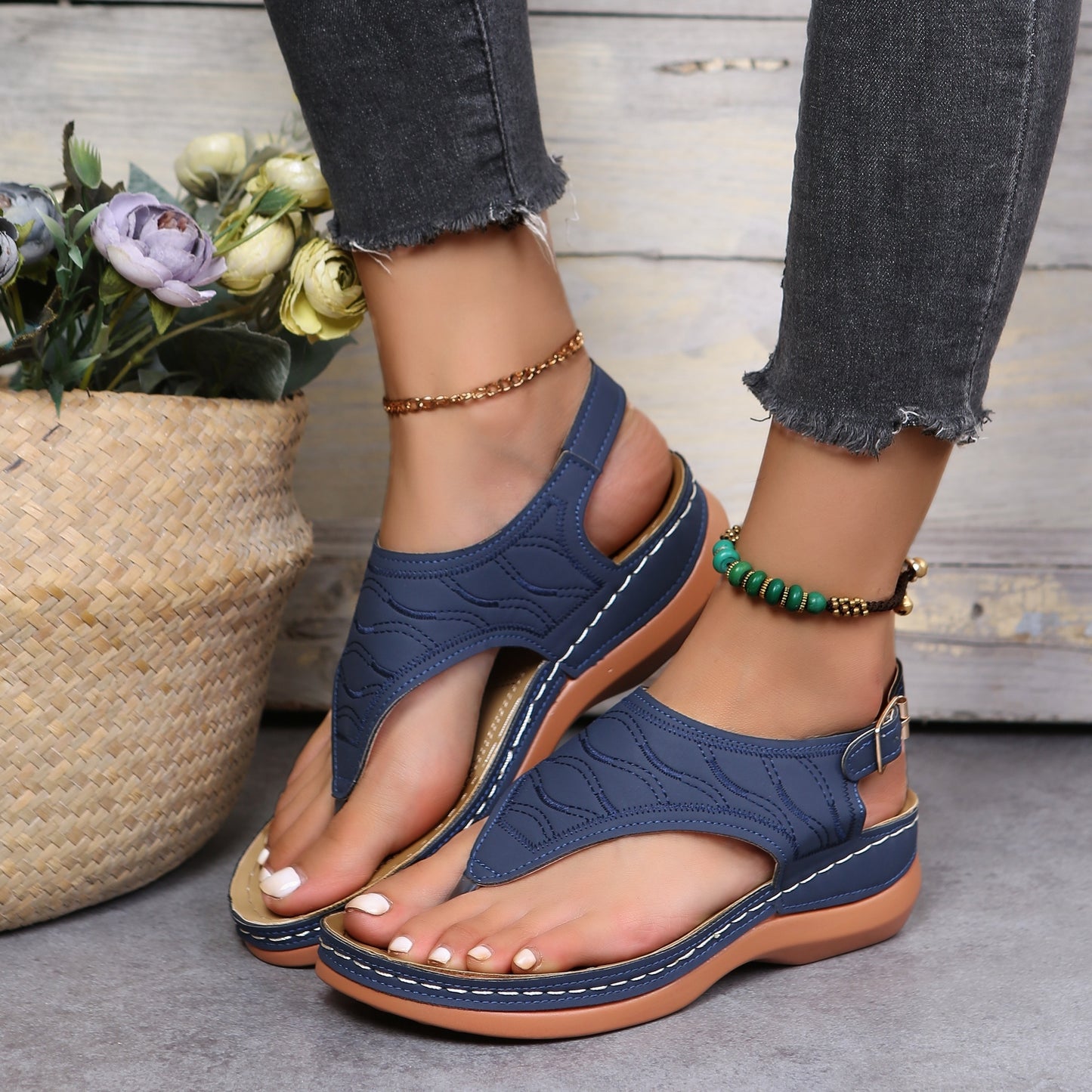 「binfenxie」Women's Stylish Wedge Heeled Flip Flops - Open Toe Sandals with Ankle Strap for a Casual Look