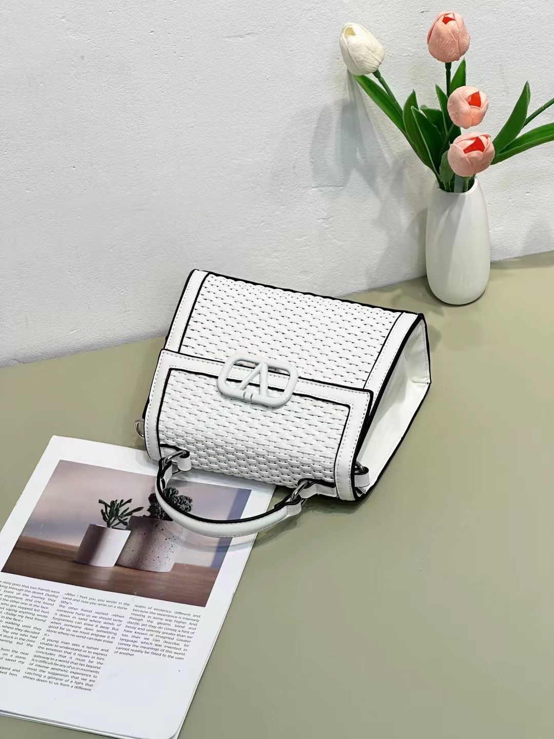 BINFENXIE 2025 popular  new woven mini handbag flip retro fashion versatile single shoulder messenger women's bag small square bag