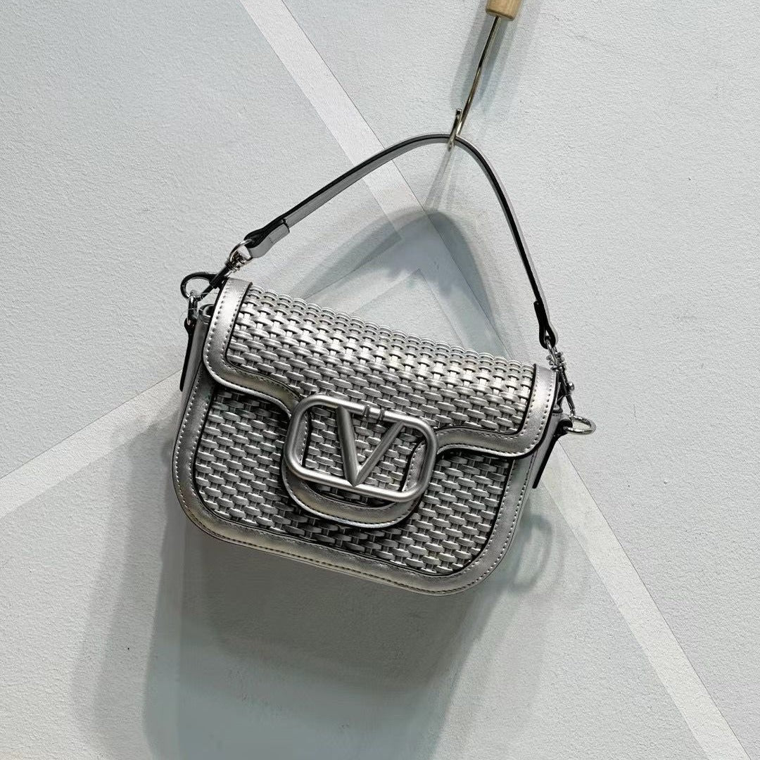 BINFENXIE 2025 popular  new woven mini handbag flip retro fashion versatile single shoulder messenger women's bag small square bag