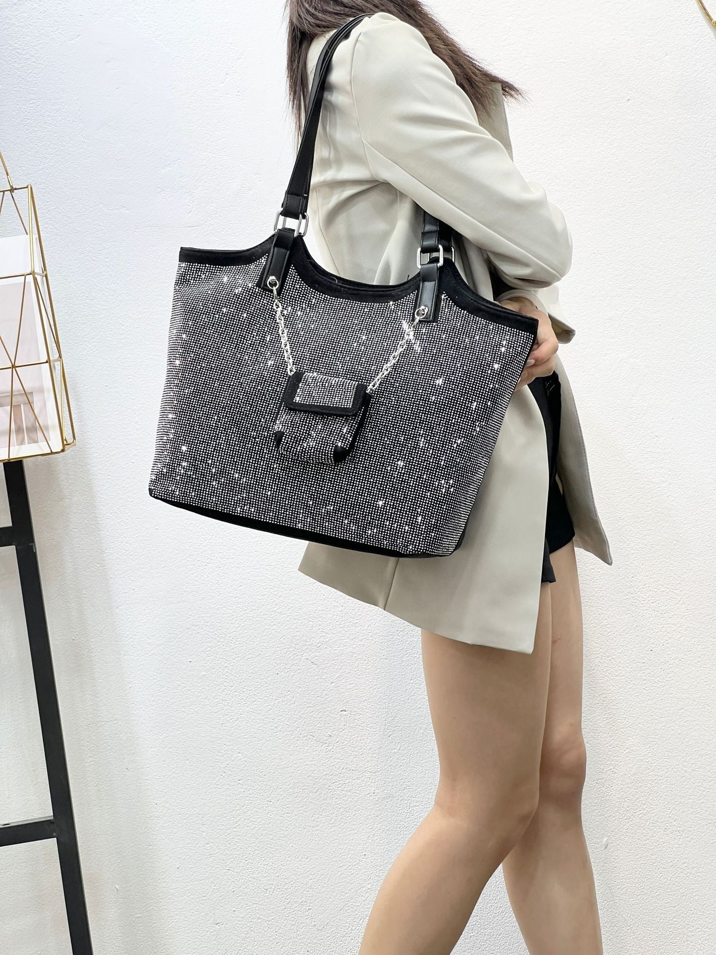 BINFENXIE 2025 Large capacity trend flow diamond-encrusted shoulder bag women's popular new casual personality Popular style tote fashion messenger women's bag