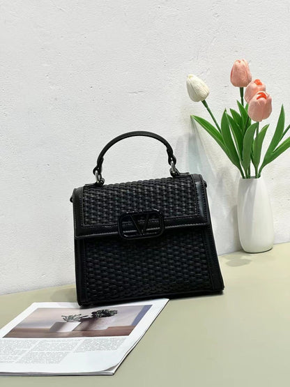 BINFENXIE 2025 popular  new woven mini handbag flip retro fashion versatile single shoulder messenger women's bag small square bag