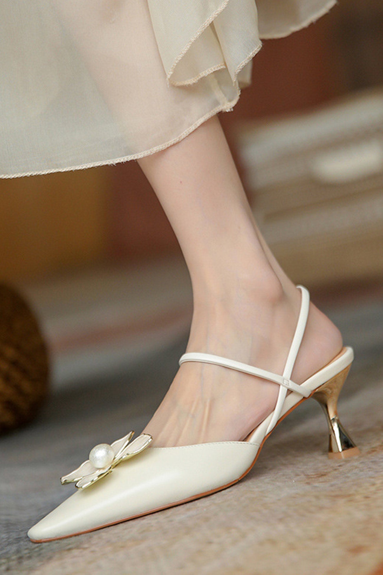 Pearl Flower Pointed-Toe Pumps