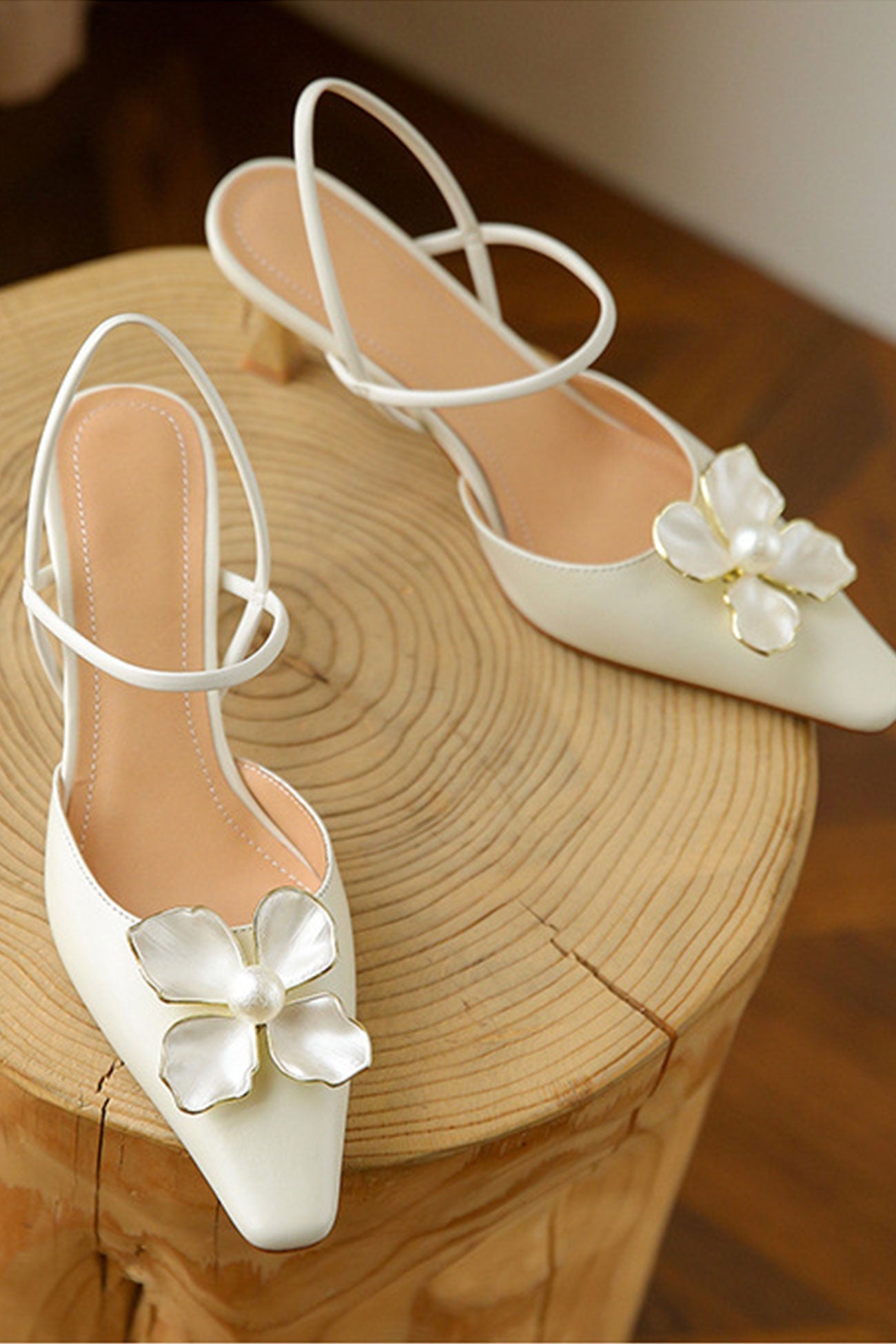 Pearl Flower Pointed-Toe Pumps