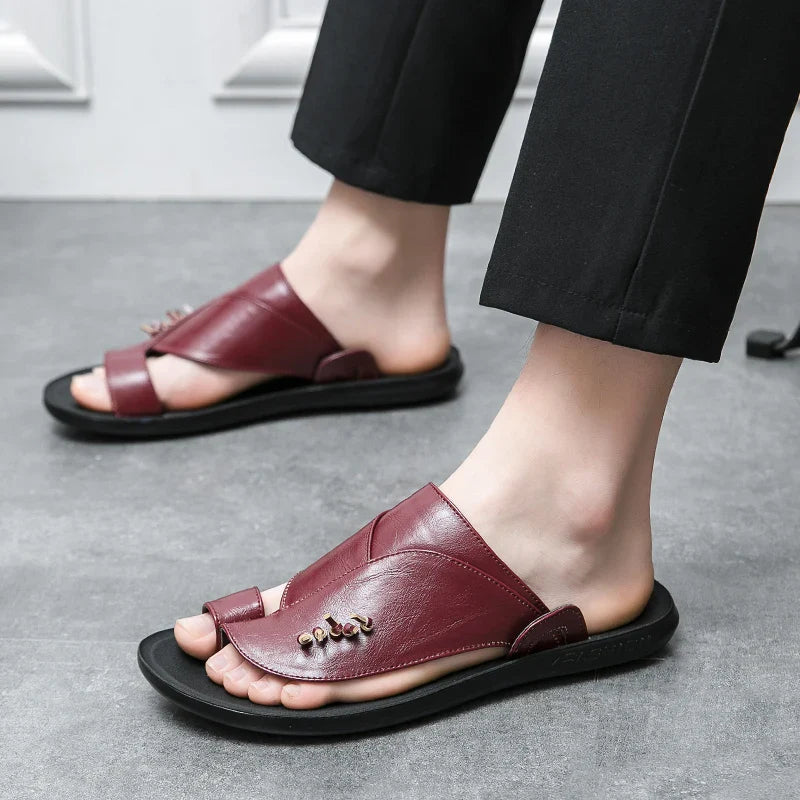 Men's Summer New Sandals and Slippers Men's Leather Sandals Adult Breathable Beach Shoes Non-slip Open-toe Leather Sandals Flat