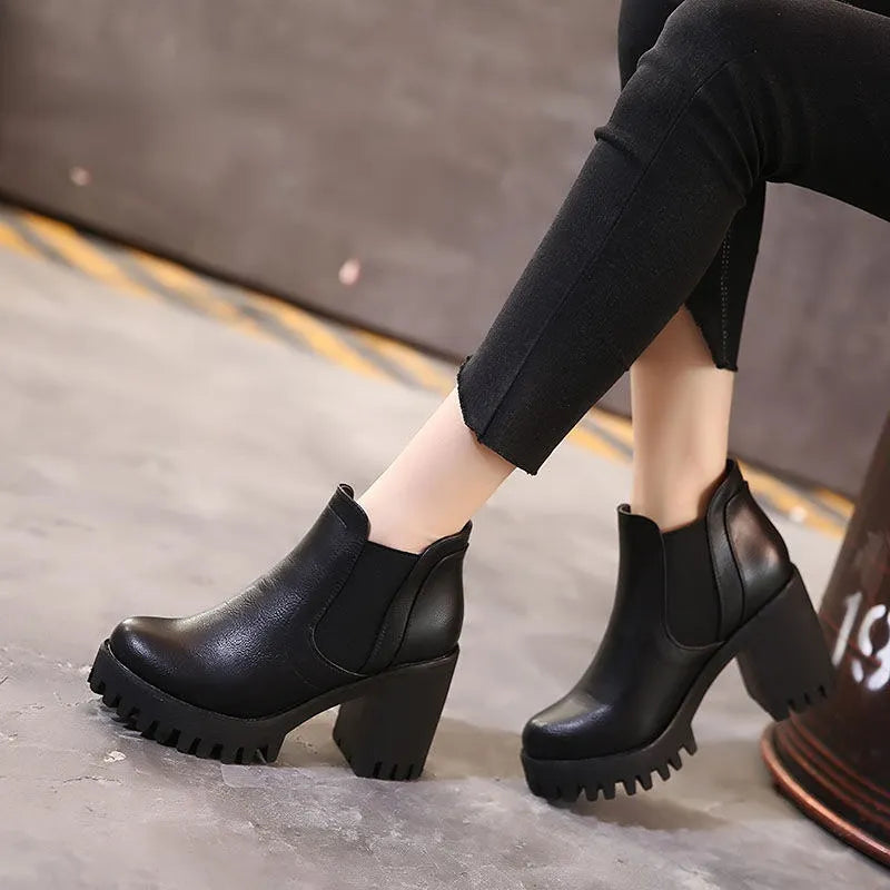 New in Women Boots Comfortable and Elegant Genuine Leather Hot Fur Shoes Woman Winter Chelsea Autumn Black Fashion Booties