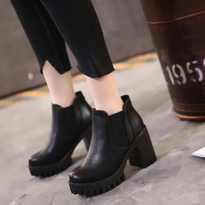 New in Women Boots Comfortable and Elegant Genuine Leather Hot Fur Shoes Woman Winter Chelsea Autumn Black Fashion Booties