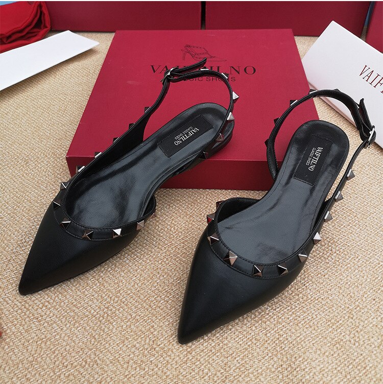 Women Flats Shoes Rivet Shoes with Buckles Pointed Toe Patent Leather Gladiator Sexy Stud Women Ballet Flat Shoes Sandals