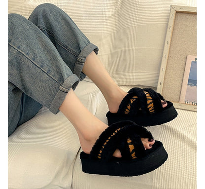 Slippers Casual Shoes Flock Platform Med Slipers Women Fur Flip Flops Slides Luxury Flat Plush PU Rubber Basic Fur Shoes Wo