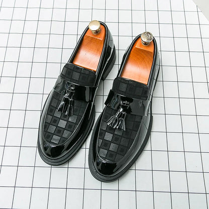 Italian Men's Casual Shoes Fashion Tassels Designer Leather Business Shoes Slip On Formal Loafers Mocassins Wedding Shoes New