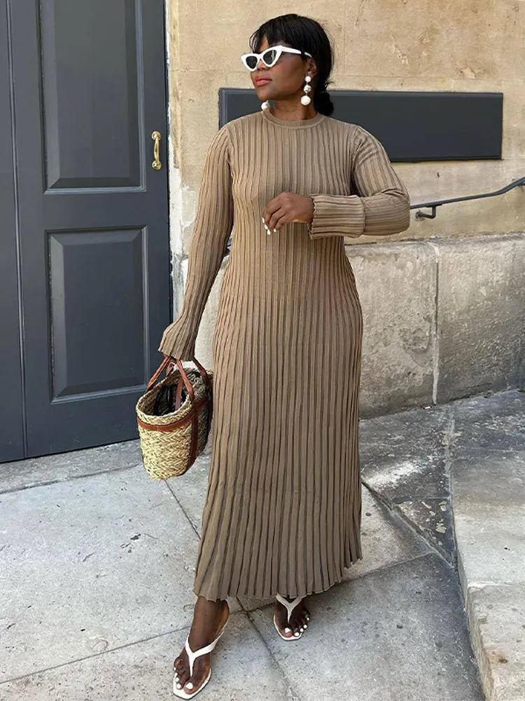 Solid Color Round Neck Long Sleeved Knitted Dress Women Pleated Slim White Long Robes Summer Lady Office Streetwear Vestido